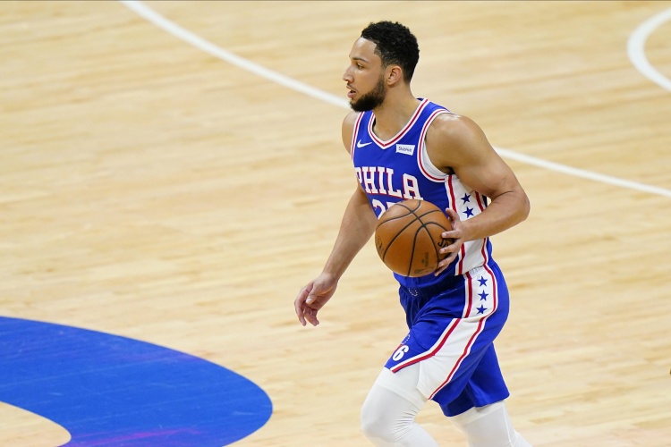 人们把他和, 球队, 节目中谈到