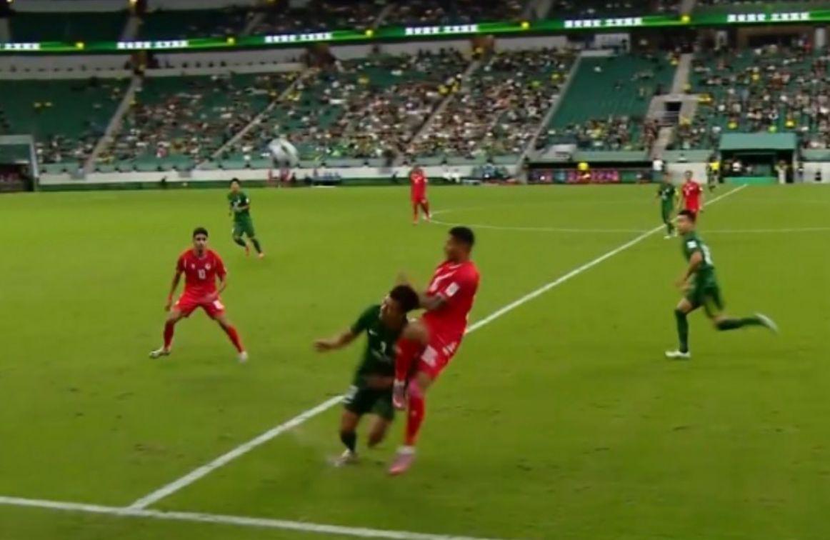 后者不停球, 对方门将脱 后者不停球, 对方门将脱